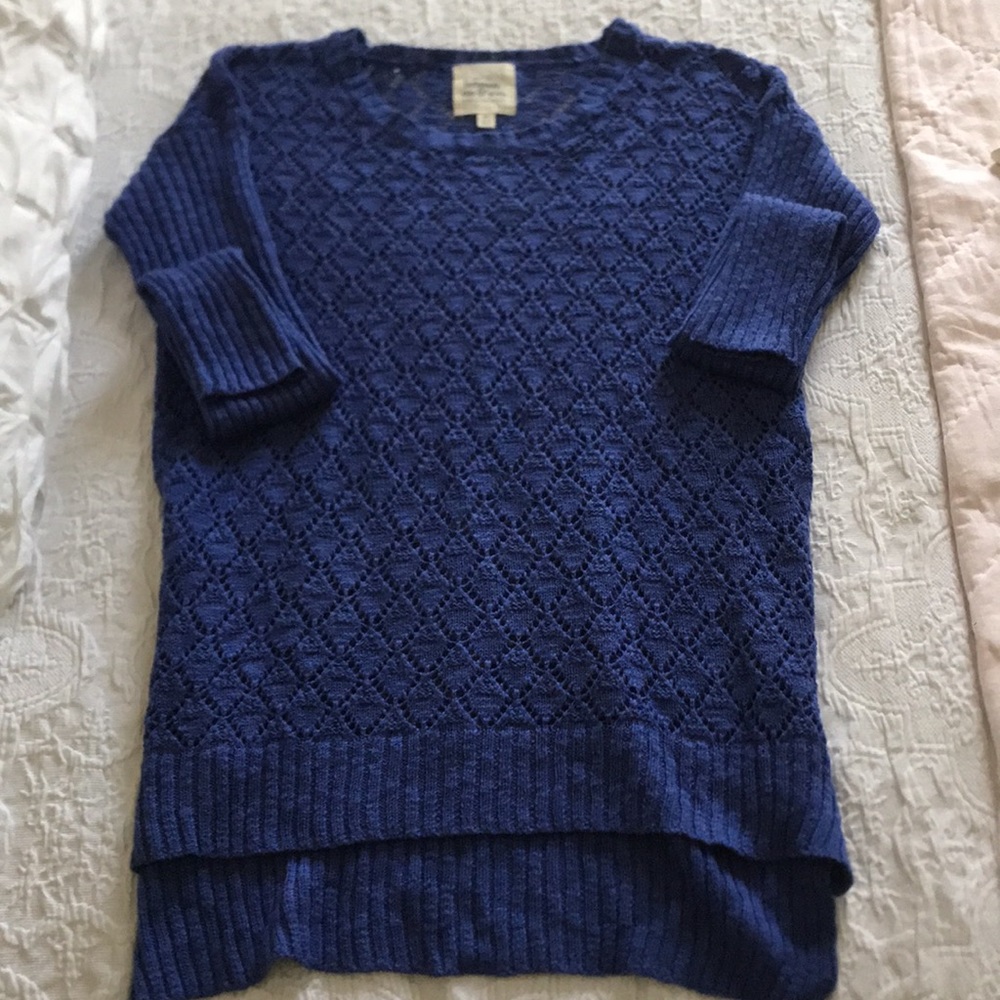 Mid length light weight sweater